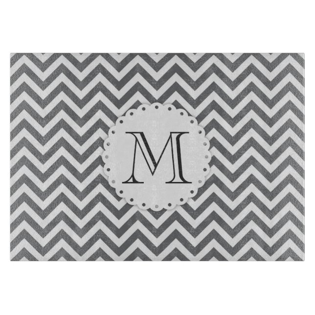 Graues Zickzack Monogramm-Ausschnitt-Brett Schneidebrett (Vorderseite)