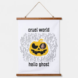 Grausame Welt Wandteppich Mit Holzrahmen