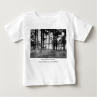 Graustufen-Bibelverse im Tischgestein