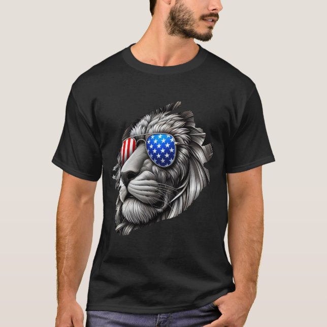 Graustufen Lion Art mit amerikanischer Flag Sonnen T-Shirt (Vorderseite)