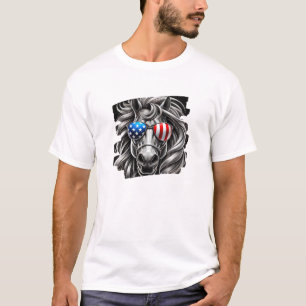 Graustufen Pferdekunst mit amerikanischer Fahne So T-Shirt