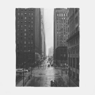 GRAUSTUFENFOTO EINER STADTSTRASSE FLEECEDECKE