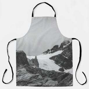 GRAUSTUFENFOTOGRAFIE VON SCHNEEBEDECKTEM BERG SCHÜRZE