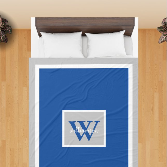 Gray and Blue Modern Simple Initial and Name Fleecedecke (Von Creator hochgeladen)