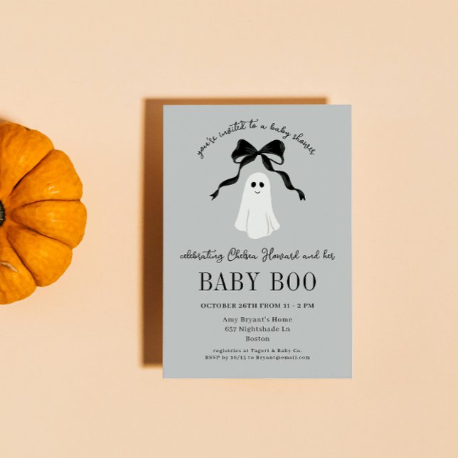 Gray Baby Boo Ghost Halloween Baby Dusche Einladung (light gray halloween baby shower invitation welcomes the little boo that's almost due with a ghost)