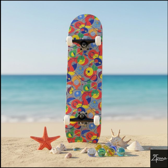 Gray Background Primary Color Abstract Shapes Skateboard (Von Creator hochgeladen)