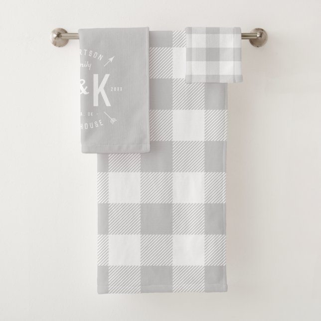 Gray Buffalo Karo und Arrow Monogram Badhandtuch Set (Insitu)