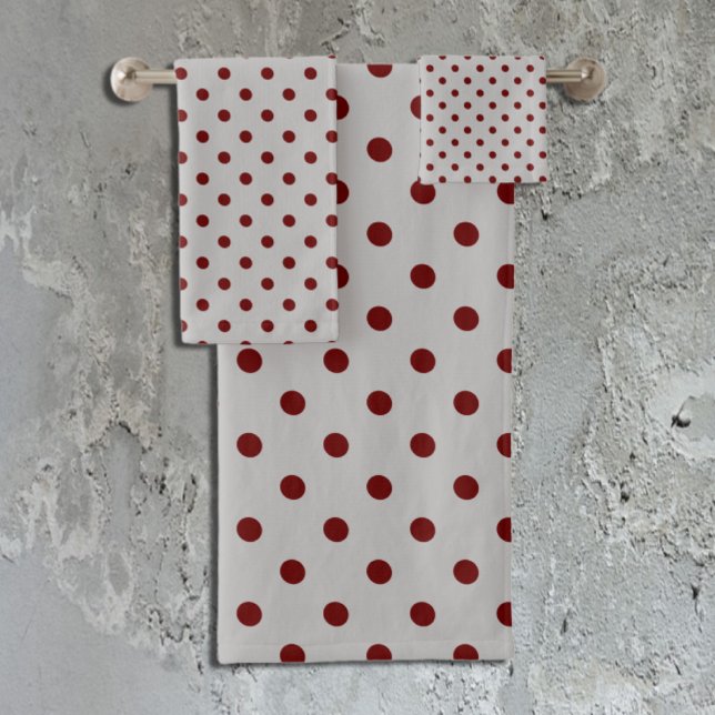 Gray Burgundy Polka Dot Badhandtuch Set (Von Creator hochgeladen)