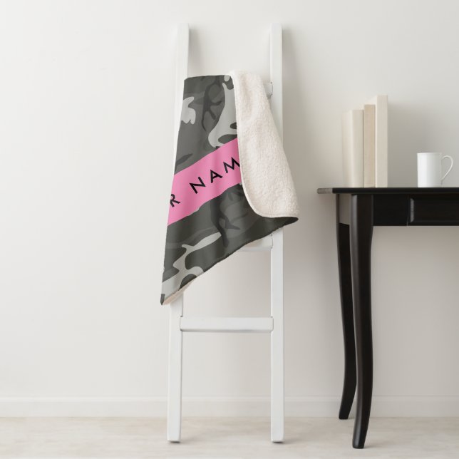Gray Camouflage Pattern, Your name, Personalize Sherpadecke (Beispiel)