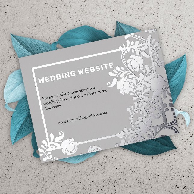 Gray Elegance Silver Blume Hochzeitsseite Folie Einladungspostkarte (Gray Elegance Silver Flowers Wedding Website Card by the Elegant Wedding)