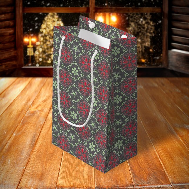 Gray Elegant Nordic Winter Trendy Snowflake Kleine Geschenktüte (Red and green snowflake pattern with grey gift bag, )