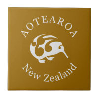 Gray Kiwi mit Koru, Aotearoa, Neuseeland