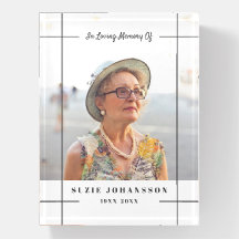 Gray Lines Foto Memorial