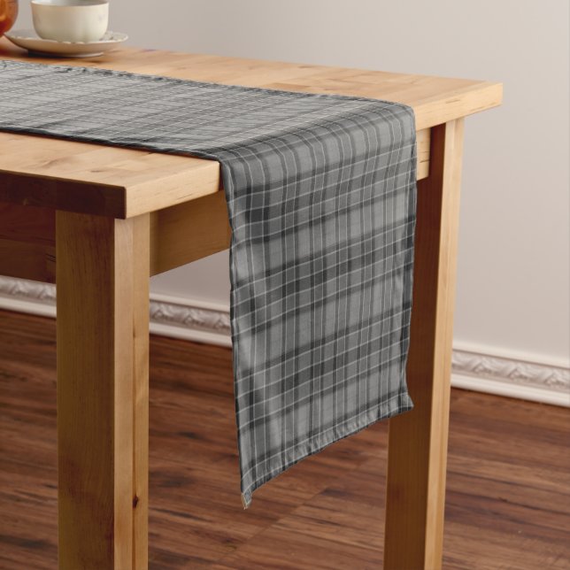 Gray Plaid Tartan Table Runner Kurzer Tischläufer (Beispiel)