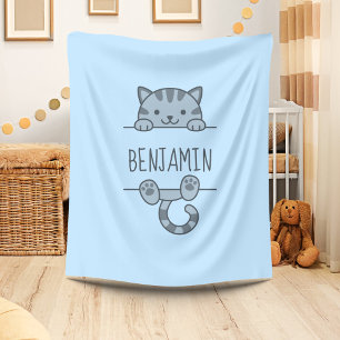 Gray Tabby Cat Peeking hinter Individuelle Name Bl Fleecedecke