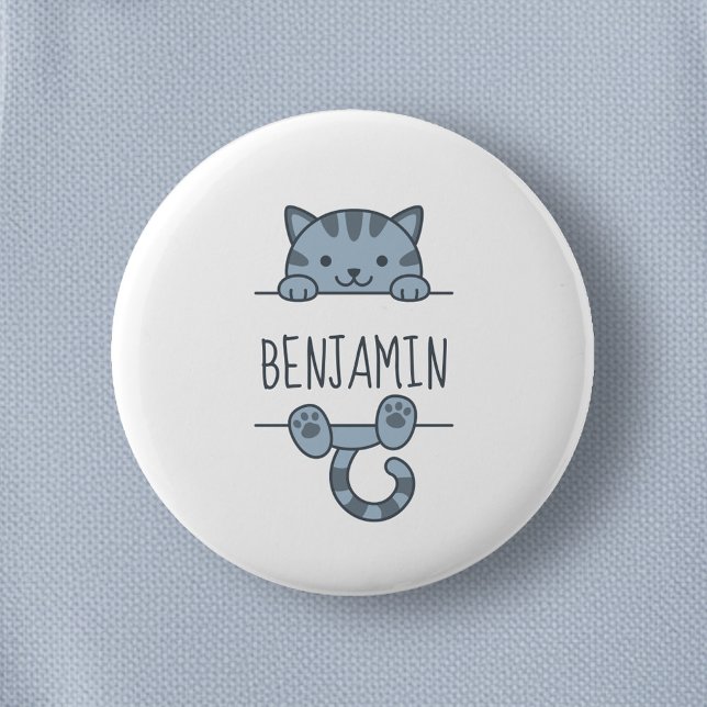 Gray Tabby Cat Peeking hinter Individuelle Name Button (Von Creator hochgeladen)