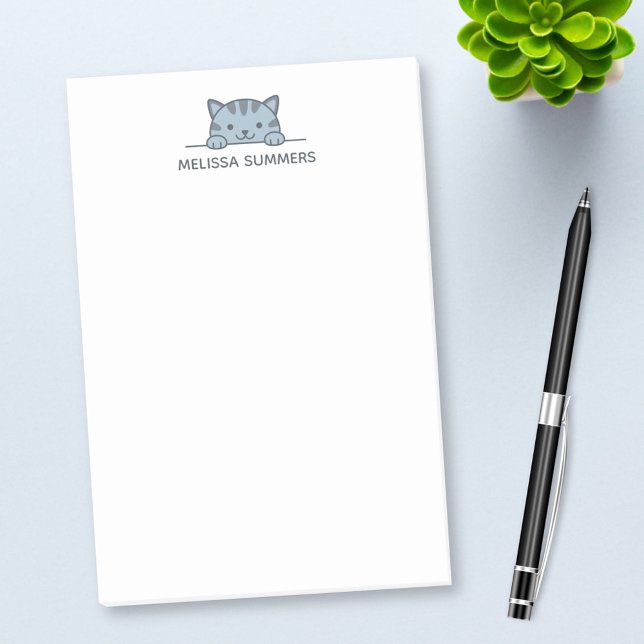 Gray Tabby Cat Peeking über Individuelle Name Post-it Klebezettel (Von Creator hochgeladen)