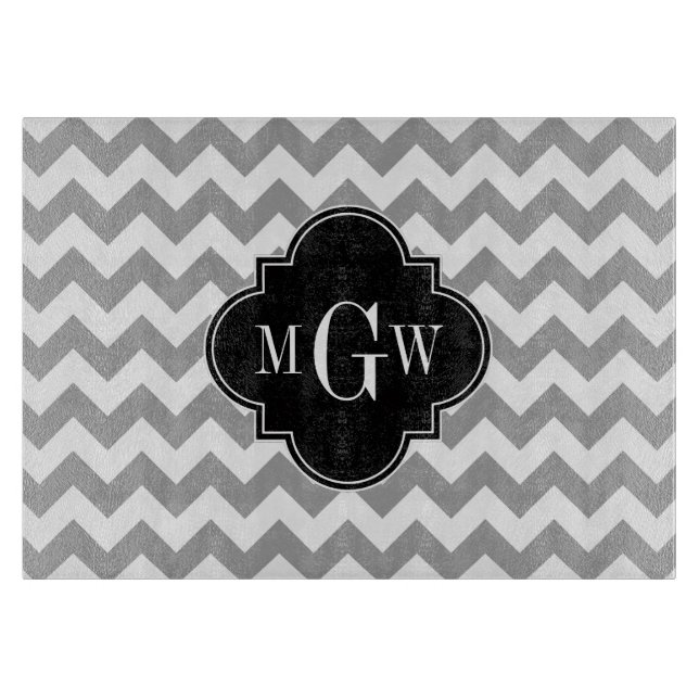 Gray WhZickzack Black Quatrefolie 3 Monogramm Schneidebrett (Vorderseite)