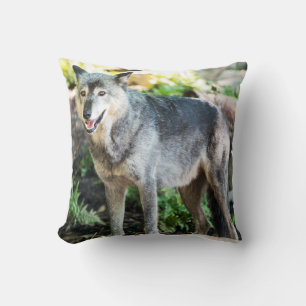 Gray Wolf Stehend alleine Kissen