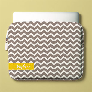 Gray Zig Zag Chevrons Pattern Laptopschutzhülle