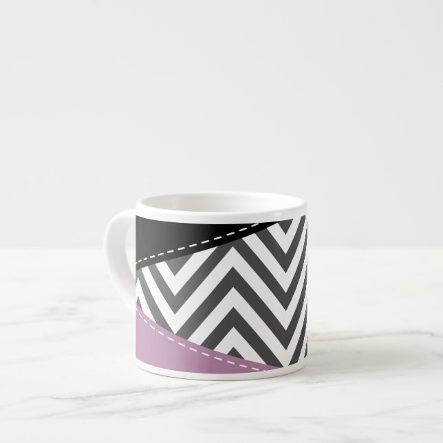 Gray Zigzag, grau Zickzack, Zigzag Muster, Lila Espressotasse (Vorderseite Links)