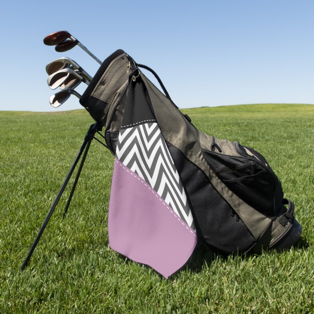 Gray Zigzag, grau Zickzack, Zigzag Muster, Lila Golfhandtuch (Gras)
