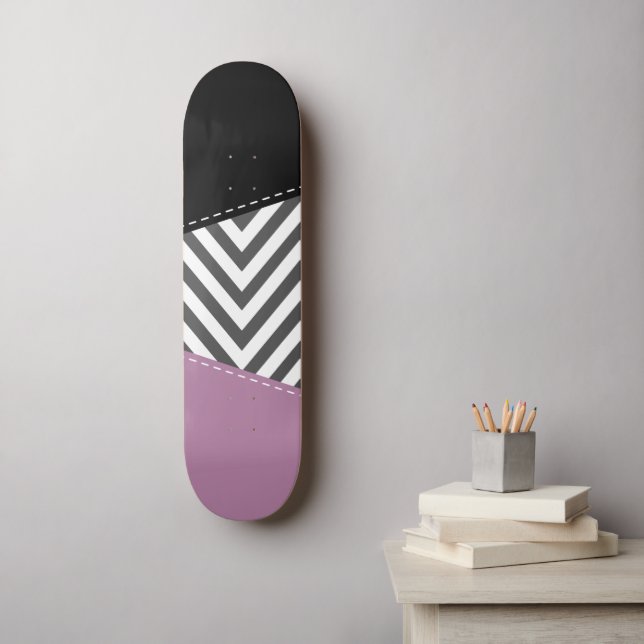 Gray Zigzag, grau Zickzack, Zigzag Muster, Lila Skateboard (Wandkunst)