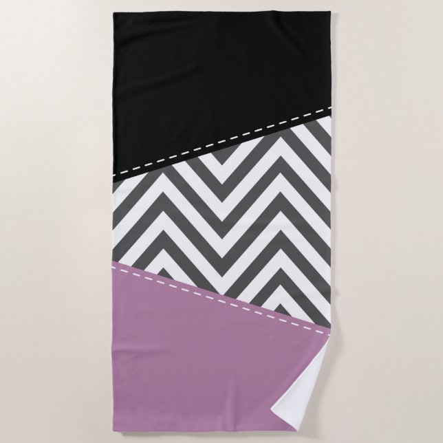 Gray Zigzag, grau Zickzack, Zigzag Muster, Lila Strandtuch (Vorderseite)