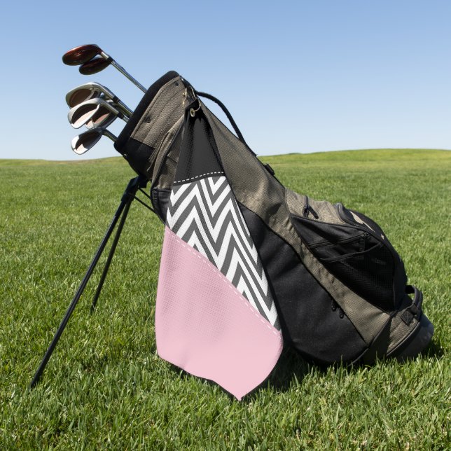 Gray Zigzag, Gray Chevron, Zigzag Pattern, Pink Golfhandtuch (Gras)