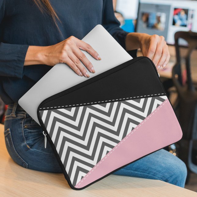 Gray Zigzag, Gray Chevron, Zigzag Pattern, Pink Laptopschutzhülle (Von Creator hochgeladen)