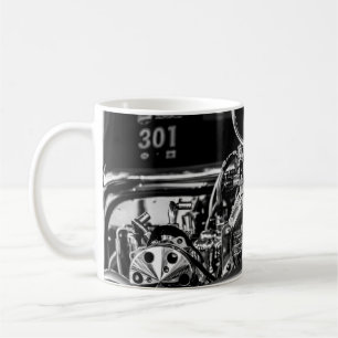 GRAYSCALE FOTOGRAFIE DES MOTORS VINTAGE CAR KAFFEETASSE