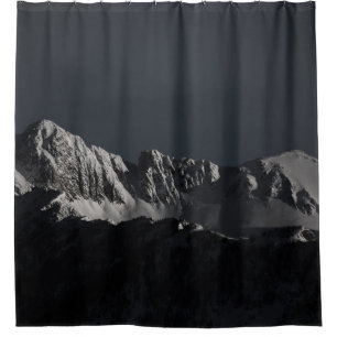 GRAYSCALE FOTOGRAFIE DES SCHNEEBERGS DUSCHVORHANG