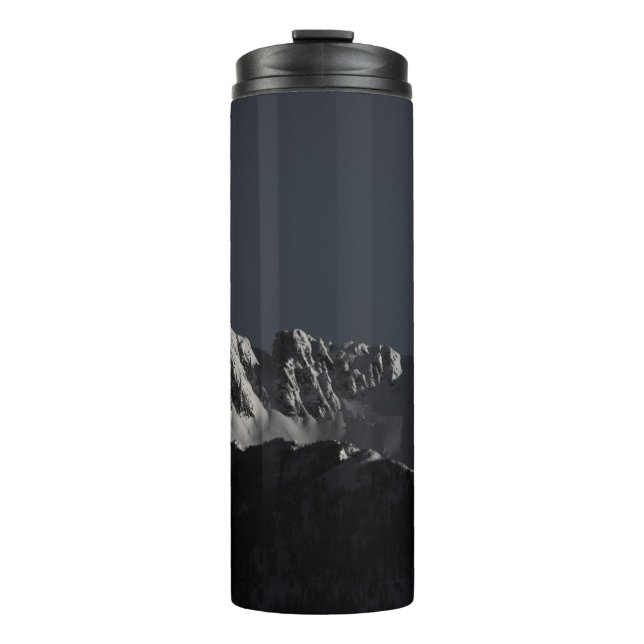 GRAYSCALE FOTOGRAFIE DES SCHNEEBERGS THERMOSBECHER (Vorderseite)