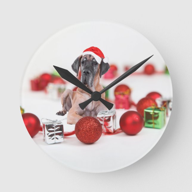 Great Dane Hund mit Weihnachtsgeschenke Runde Wanduhr (Vorderseite)