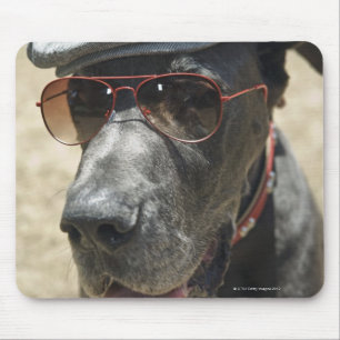 Great Dane mit Hut und Sonnenbrille Mousepad