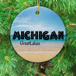 Great Lakes Beach Michigan Weihnachten Keramik Ornament<br><div class="desc">Michigan Weihnachtsschmuck - Dieser einzigartige Weihnachtsschmuck ist ideal für alle, die aus dem großen Staat von Michigan kommen. - Unsere schönen Weihnachtsschmuck machen ein großartiges Geschenk. Wenn man sie einmal sieht, will man vielleicht, einen für sich selbst behalten! - Personalisierte Familienverzierung* - Neuzucht-Ornament* - Neues Zuhause Geschenk* - Heimweh für...</div>