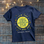 Great North American Solar Eclipse Apr 2024 Custom T-Shirt<br><div class="desc">Am 8. April 2024 wird in weiten Teilen der Vereinigten Staaten, Mexikos und Kanadas eine totale Sonnenfinsternis sichtbar sein. Wenn Sie dieses aufregende Ereignis mit einem lustigen Party feiern möchten, sind diese personalisierten Gedenkveranstaltungen perfekt für Sie. Im Text steht: "Ich habe die Great North American Solar Eclipse 8. April 2024...</div>