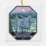 Great Smoky Mountains National Park Retro Keramikornament<br><div class="desc">Große Smoky Mountains Vektorgrafik Design. Der Park umfasst üppige Wälder und eine Fülle von Wildblumen,  die das ganze Jahr über blühen.</div>