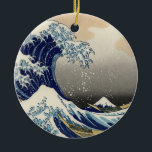 Great Wave Off Kanagawa Orientale Kunstkunst Keramikornament<br><div class="desc">Die Vintage Aquarellfarbe von dem,  was einige sagen,  ist eine Gezeitenwelle,  die kurz davor steht,  die Küste Japans zu treffen,  während die Fischer versuchen,  in ihren Booten zu entkommen. Der Fuji ist im Hintergrund.</div>