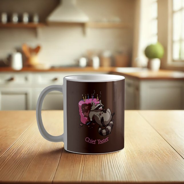 Greedy Raccoon Full of Birthday Cake Cartoon Kaffeetasse (Von Creator hochgeladen)