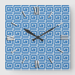 Greek Key design - blue and white Quadratische Wanduhr