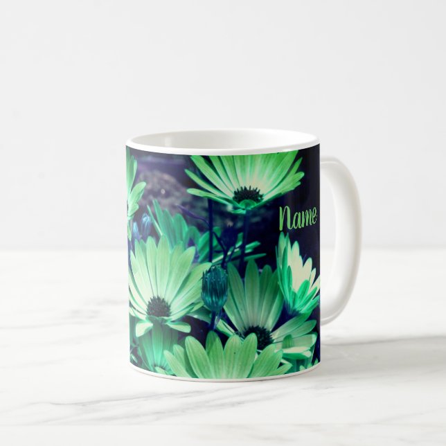 Green African Daisies Floral Art Personalisiert Kaffeetasse (VorderseiteRechts)