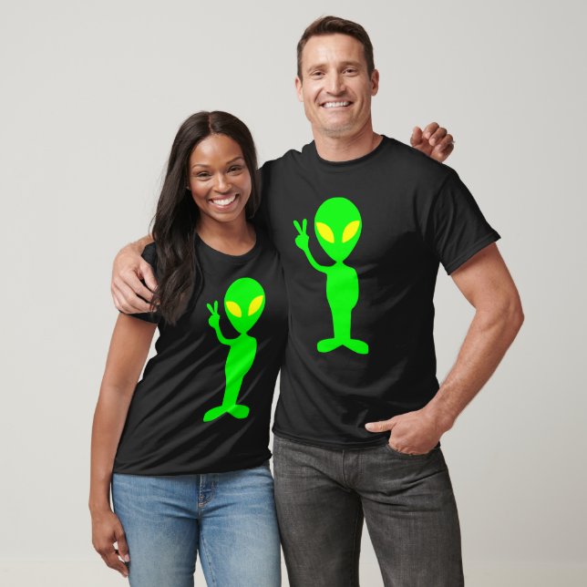 GREEN ALIEN FUNNY PEACE SIGN T - SHIRT T - SHIRT (Unisex)