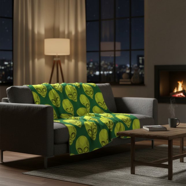 Green Alien Head Fleece Blanket (Von Creator hochgeladen)