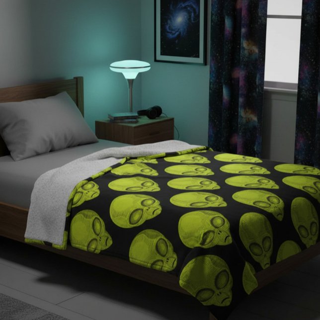 Green Alien Head Fleece Blanket (Von Creator hochgeladen)