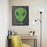 Green Alien Tapestry Wandteppich<br><div class="desc">Ein Wandteppich für diejenigen, die glauben oder Science Fiction Fan. Es ist mit einer grünen Alien und einer anpassbaren Botschaft "Glauben" dekoriert! Perfektes Geschenk für einen Gek!</div>