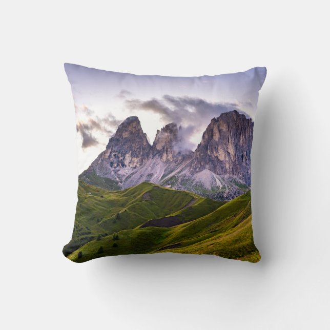 GREEN AND GRAY MOUNTAINS UNDER WHITE CLOUDS DURING KISSEN (Vorderseite)