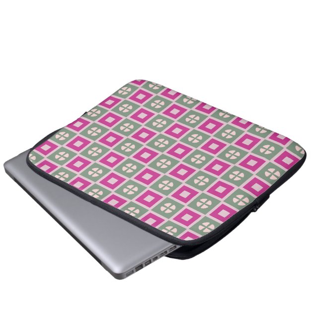 Green and Magenta Boxed Floral Laptop Sleeve (Vorne Knopf)