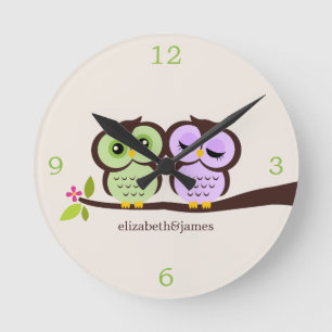Green and Purple Owl Couple Runde Wanduhr