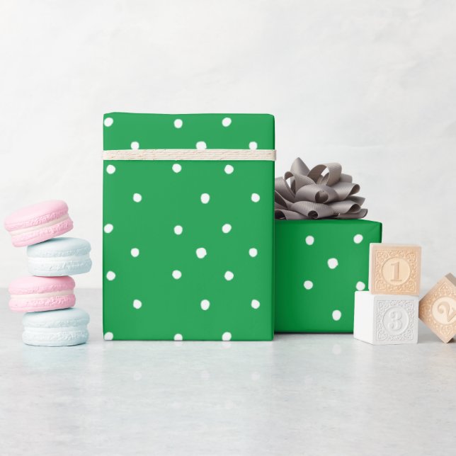 Green And White Polka Dots Geschenkpapier (Babyparty)